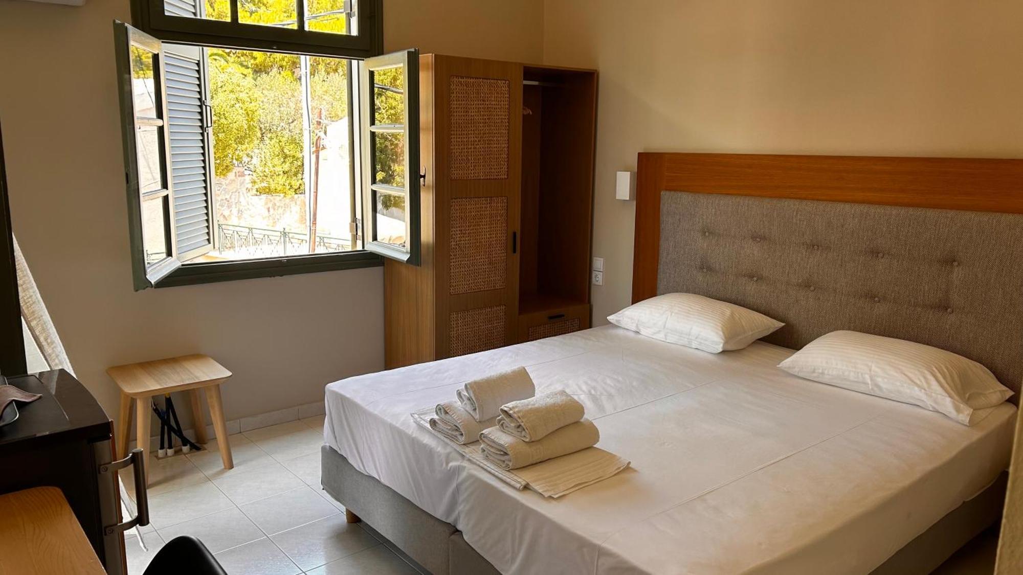 Kores Aegina Agia Marina  Екстериор снимка