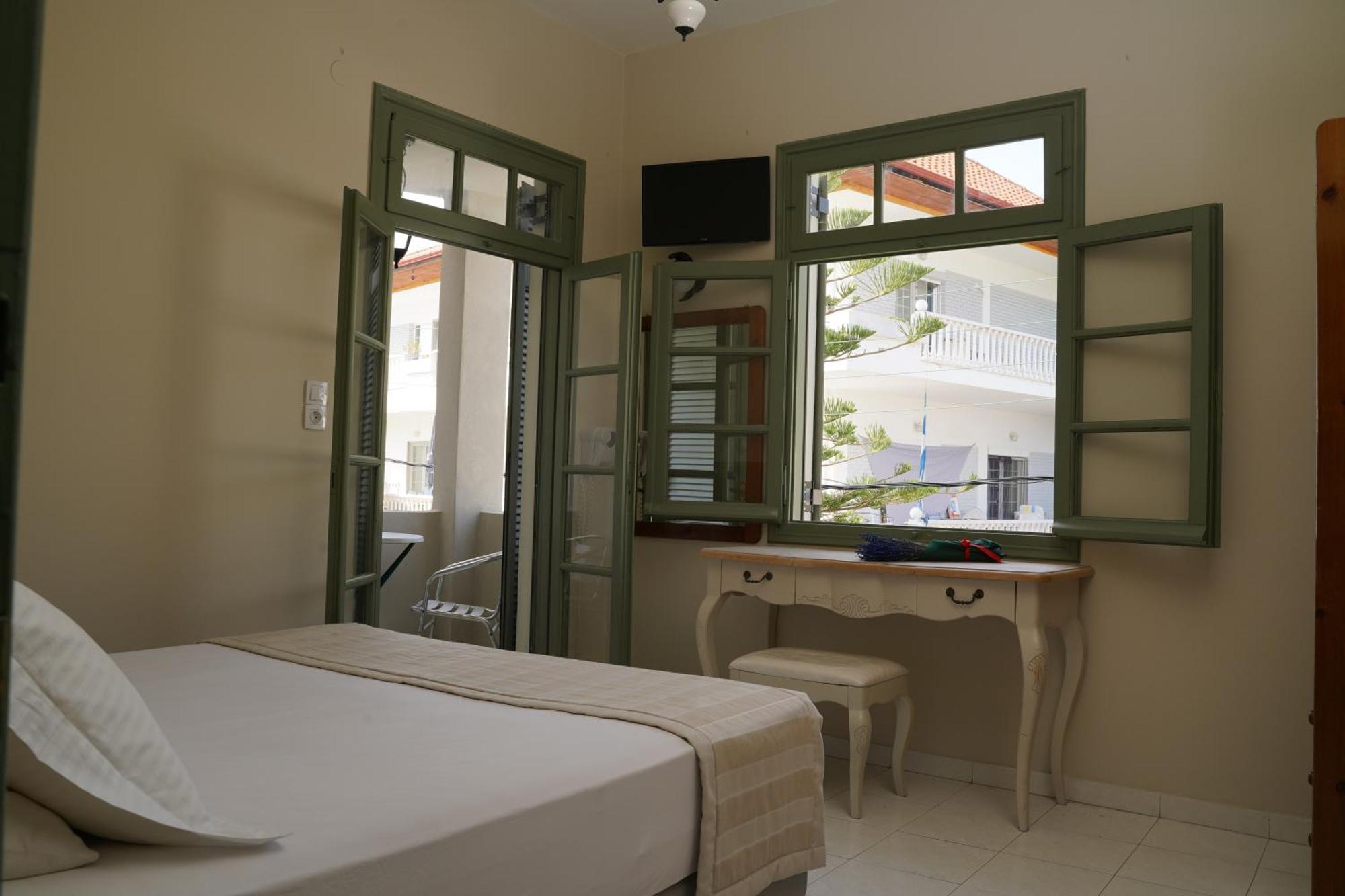 Kores Aegina Agia Marina  Екстериор снимка